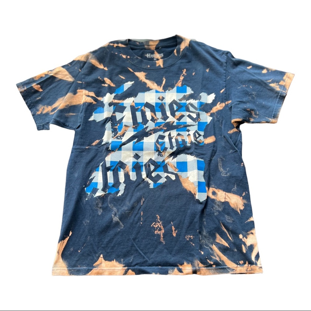 Repurposed bleached tee Etnies